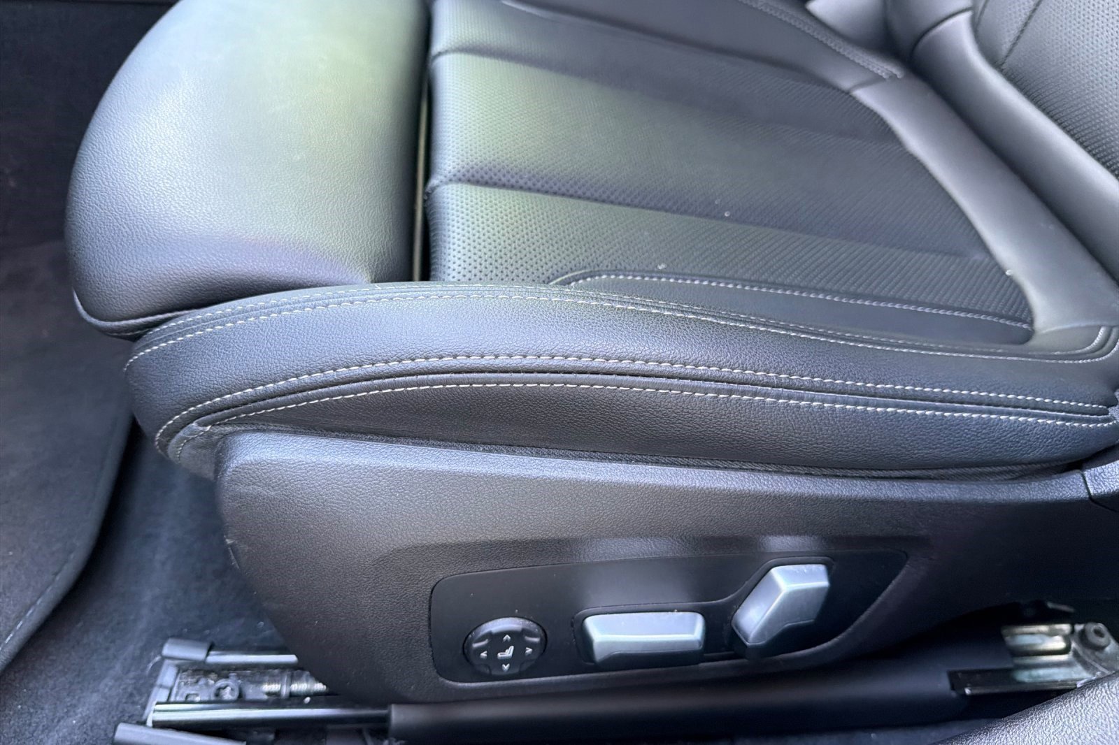 Certified 2024 BMW 330i Sedan w/ Premium Package image 14