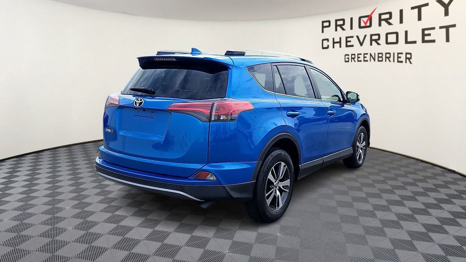 Used 2018 Toyota RAV4 XLE w/ Plus Extra Value Package FWD image 8