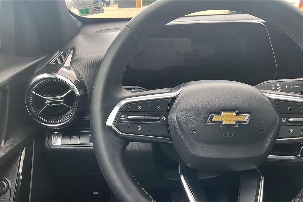 Used 2026 Chevrolet Equinox LT FWD image 17