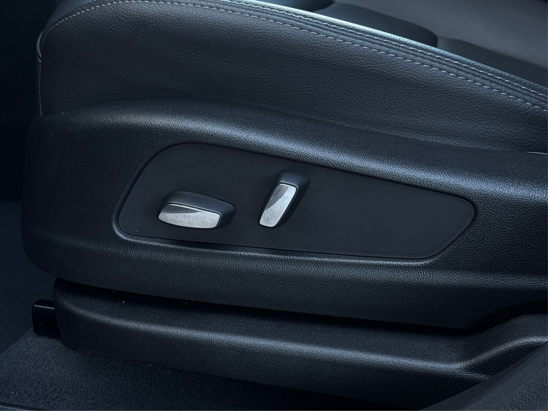 New 2025 Cadillac XT5 Luxury image 31