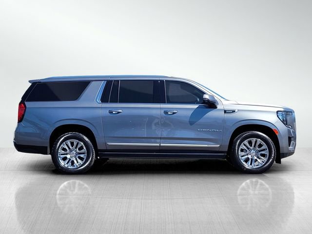 Used 2022 GMC Yukon XL Denali AWD/4WD image 3