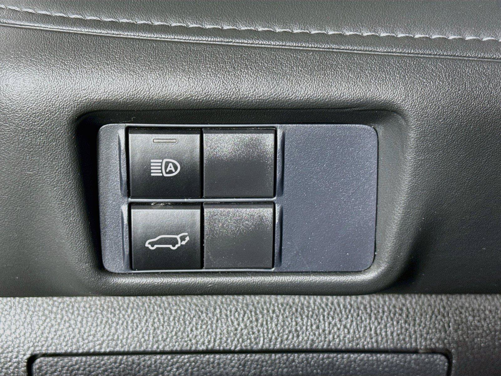 Used 2021 Toyota Highlander XLE AWD/4WD image 15