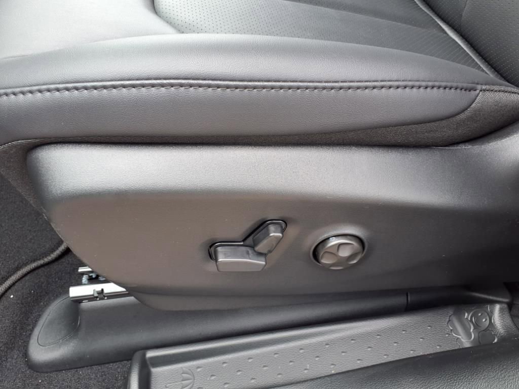 New 2026 Chrysler Voyager LX image 15