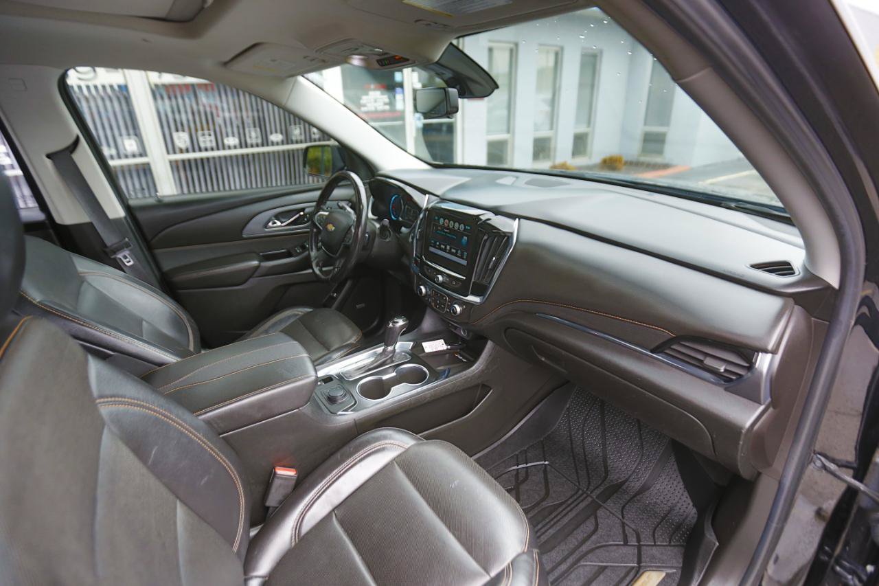 Used 2018 Chevrolet Traverse Premier w/ Driver Confidence II Package FWD image 16