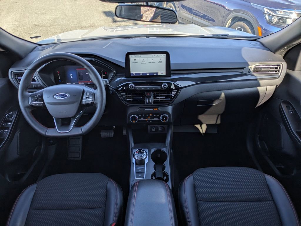 Used 2025 Ford Escape ST-Line image 14