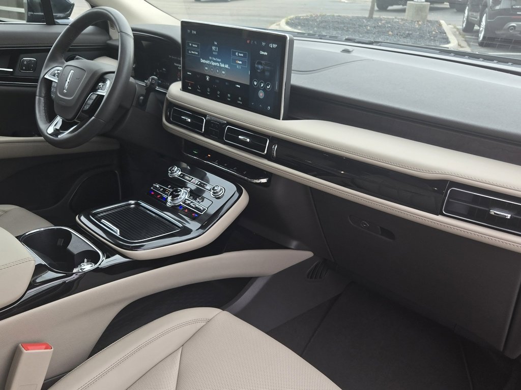 Certified 2023 Lincoln Nautilus Reserve image 27