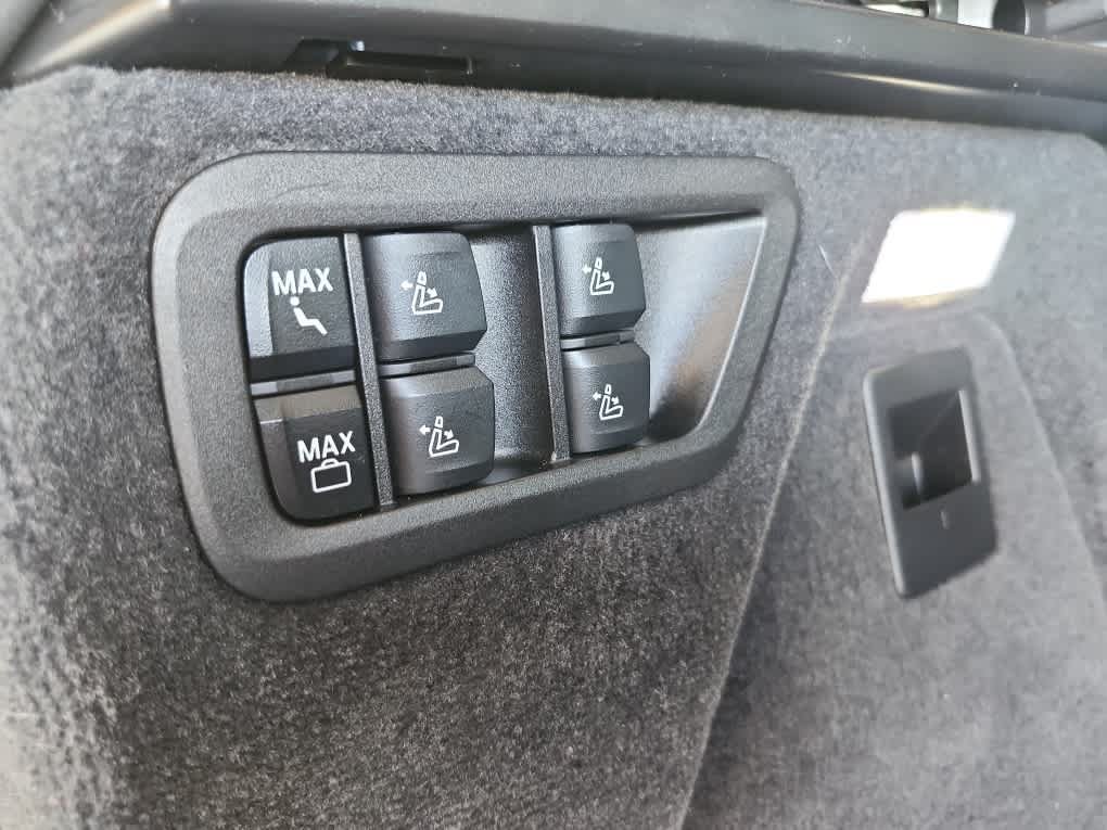 Used 2025 BMW X7 xDrive40i w/ Premium Package AWD/4WD image 42