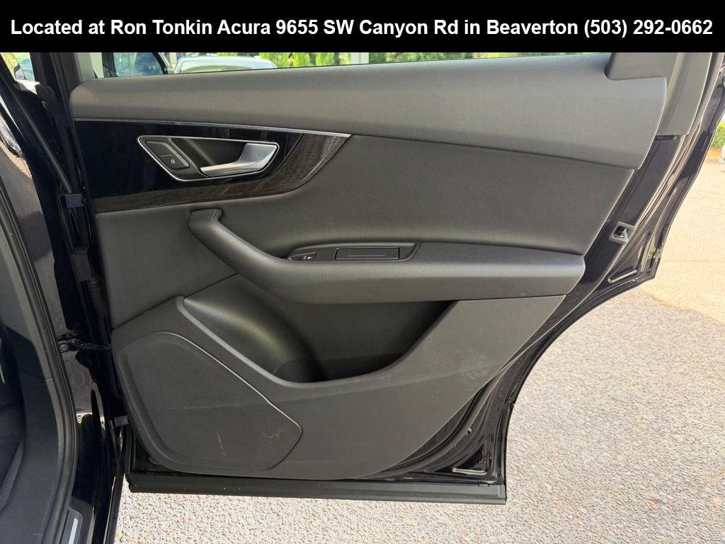 Used 2019 Audi Q7 3.0T Premium w/ Cold Weather Package AWD/4WD image 32
