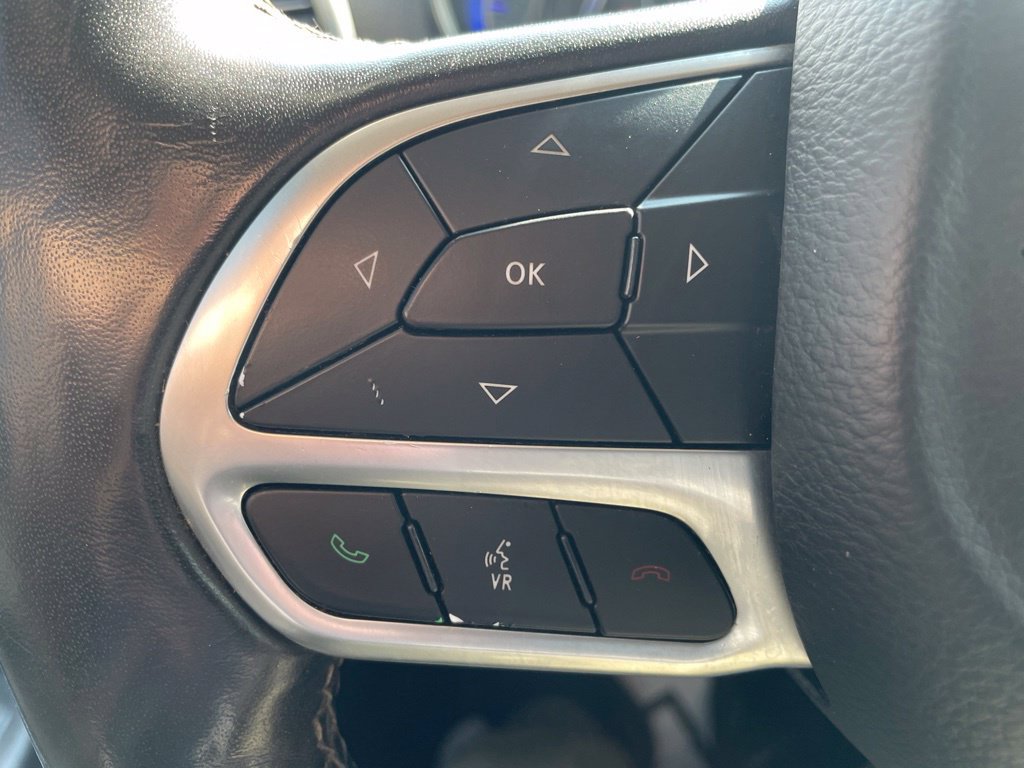 Used 2020 Chrysler 300 Limited AWD/4WD image 18