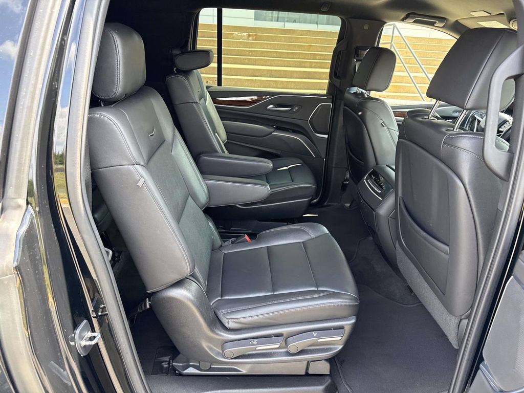 Used 2023 Cadillac Escalade ESV Luxury AWD/4WD image 11