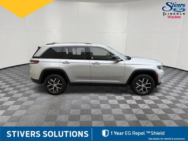 Used 2023 Jeep Grand Cherokee Limited AWD/4WD image 5