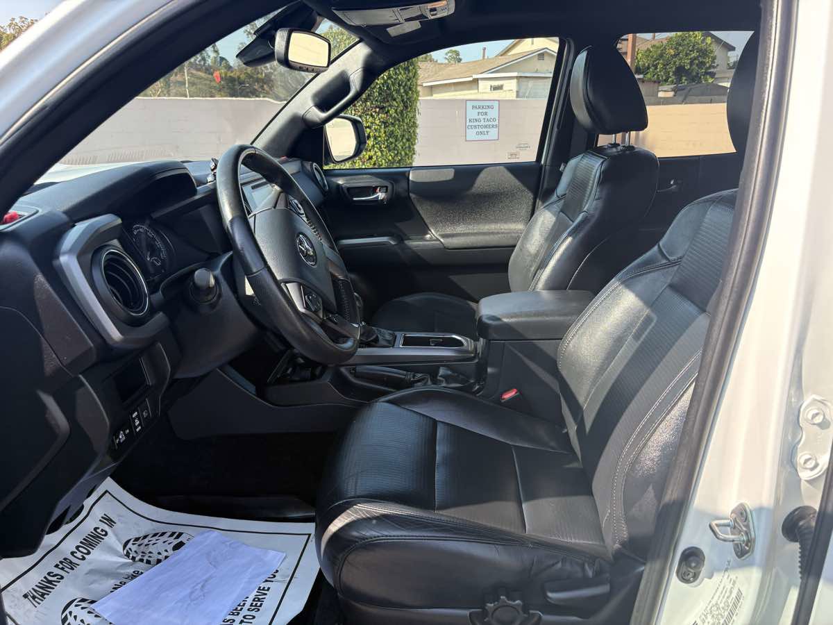 Used 2019 Toyota Tacoma TRD Sport image 25