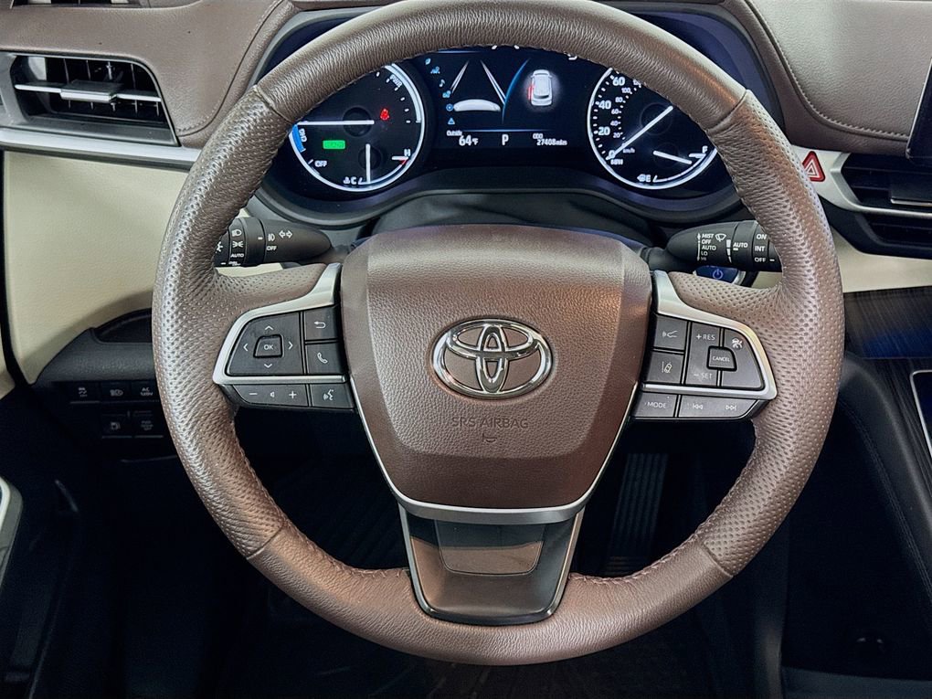 Used 2023 Toyota Sienna Platinum image 32