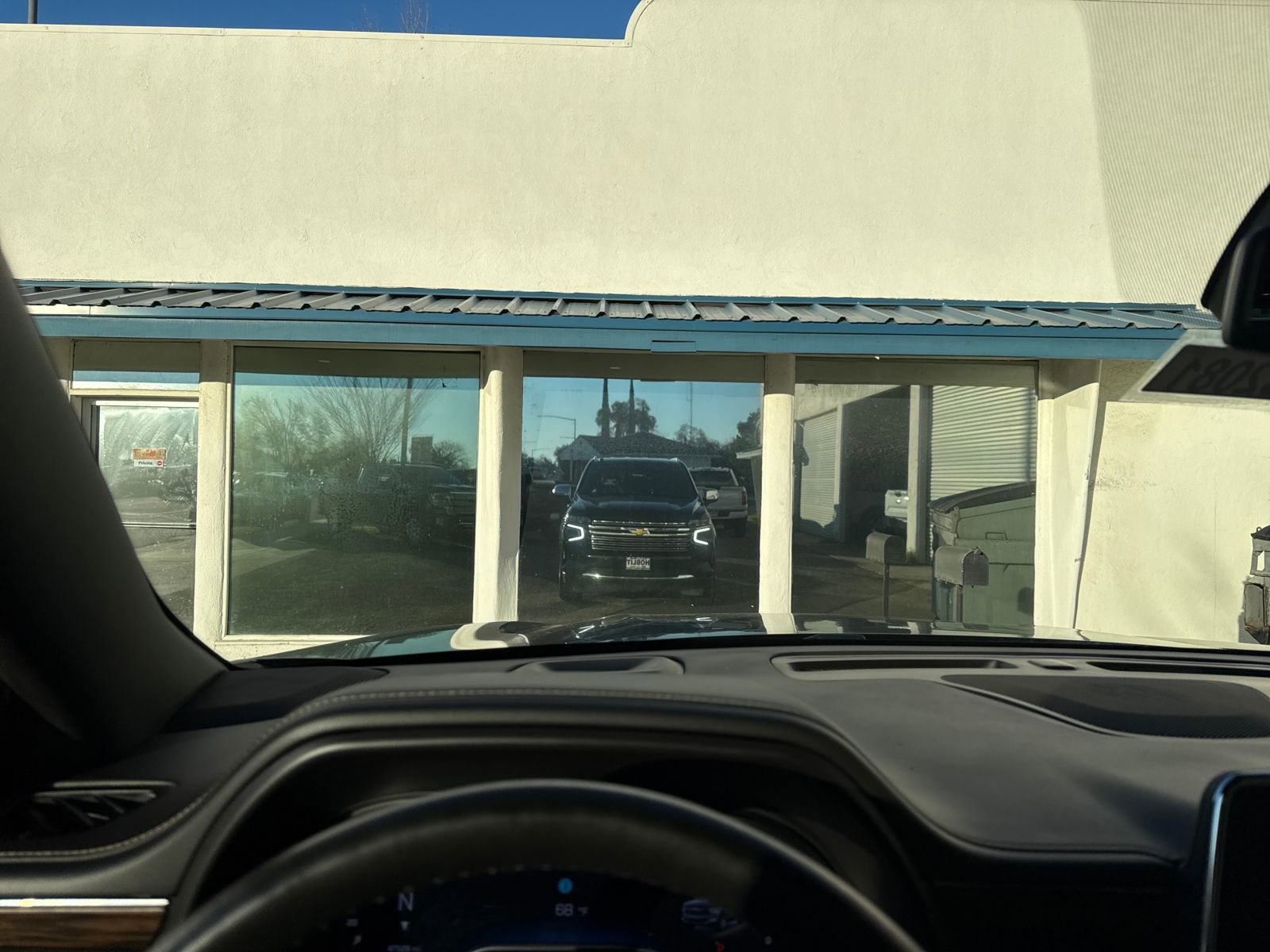 Used 2023 Chevrolet Suburban Premier image 13