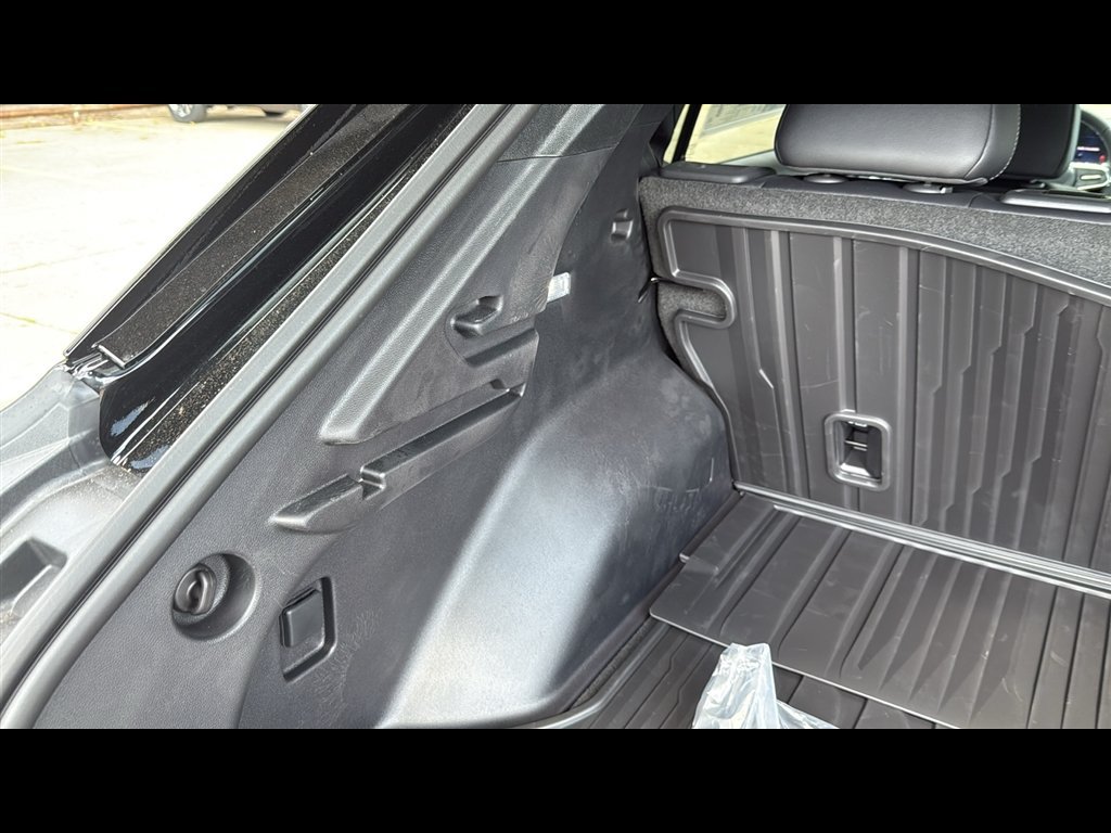 New 2025 Chevrolet Equinox EV LT FWD image 28