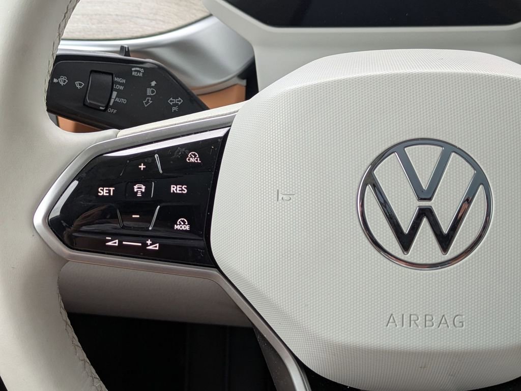 Used 2025 Volkswagen ID. Buzz 1st Edition AWD/4WD image 16