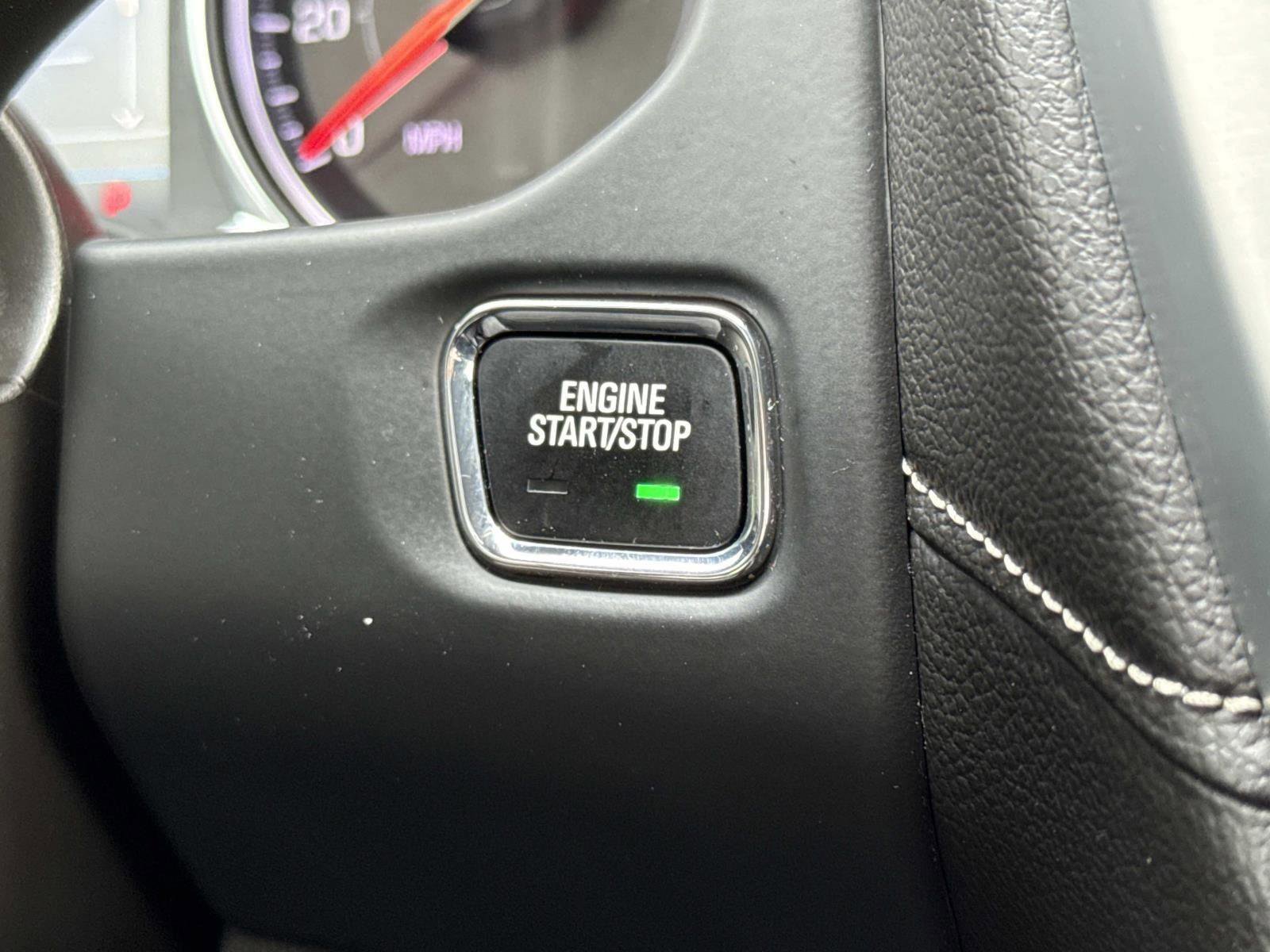 Used 2023 GMC Acadia SLE image 13