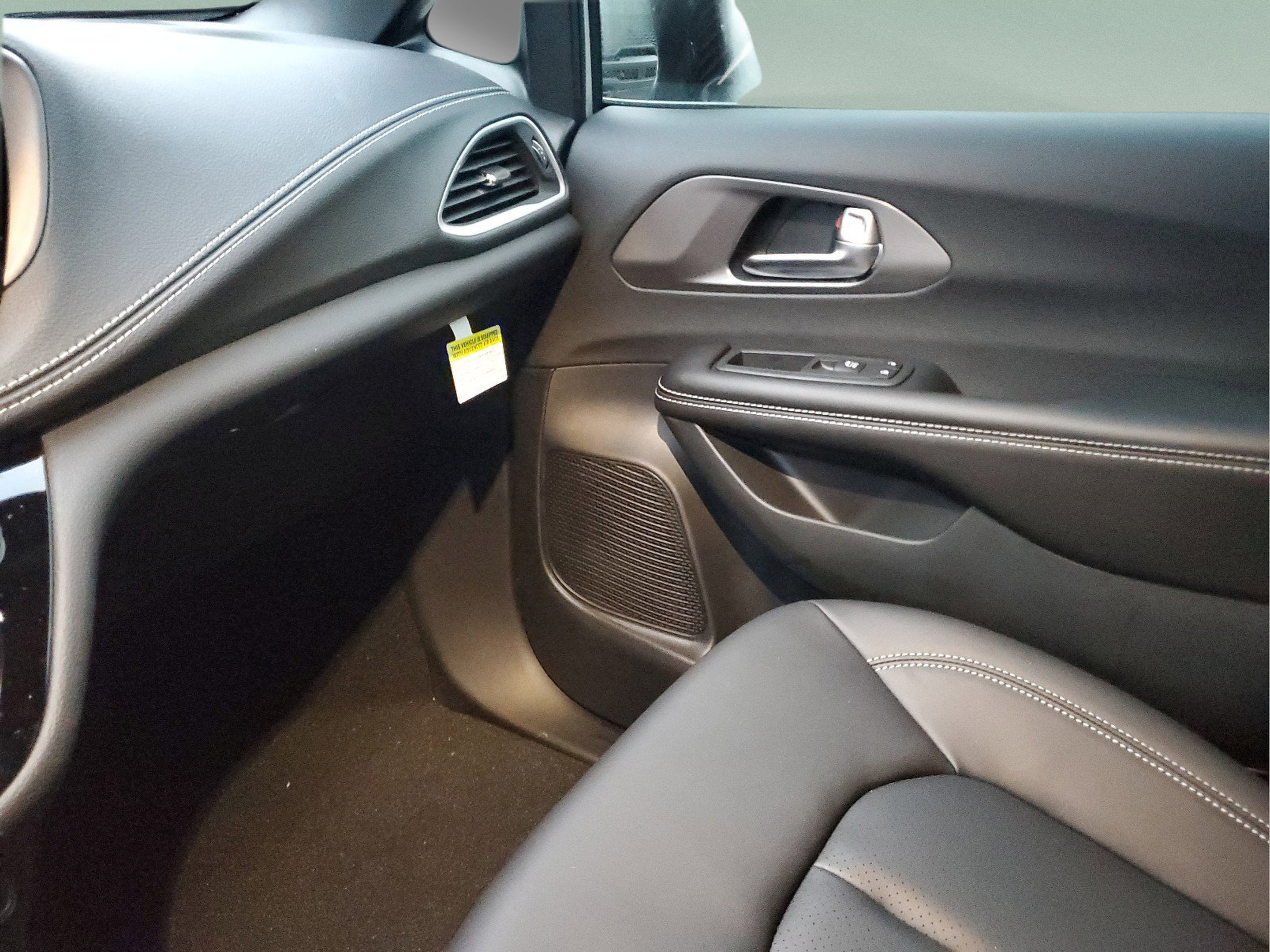 New 2026 Chrysler Pacifica Select FWD image 21