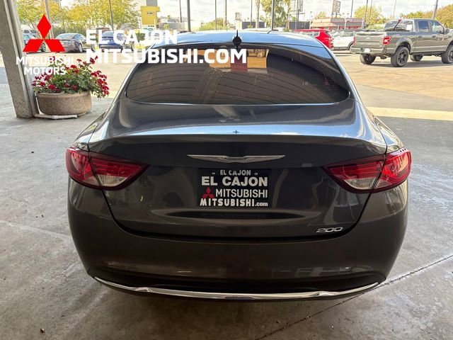 Used 2016 Chrysler 200 Limited w/ Convenience Group image 4