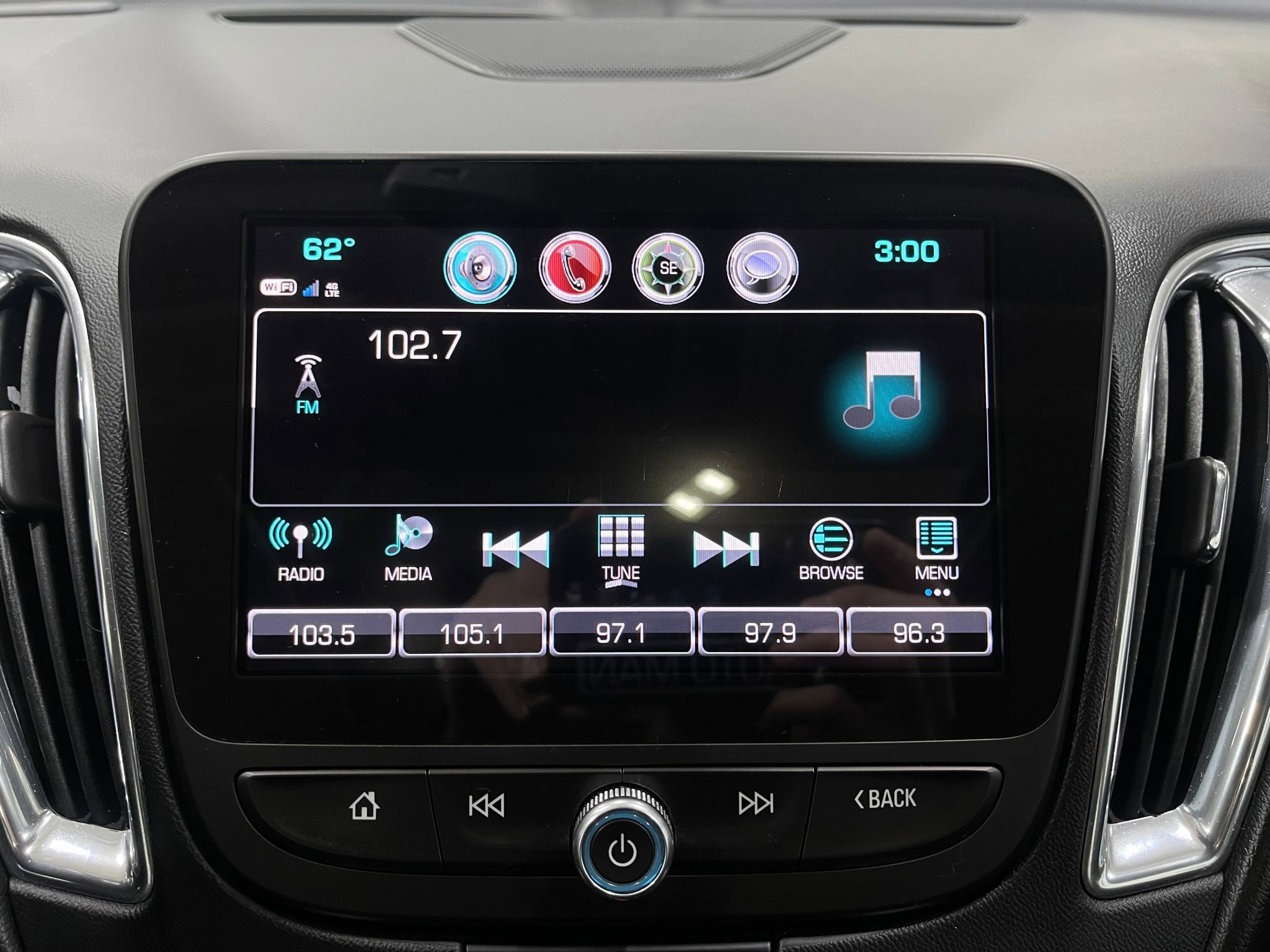 Used 2017 Chevrolet Malibu Premier w/ Premier Sun and Wheel Package image 25