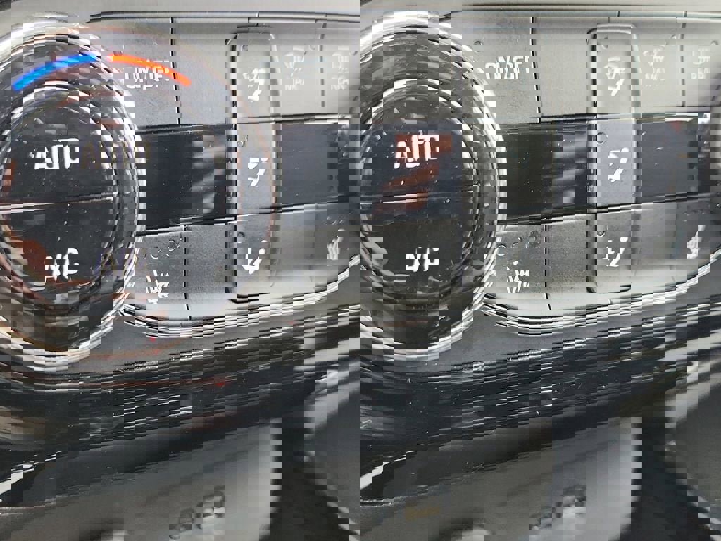 Used 2025 Chevrolet Trax LT w/ LT Convenience Package image 27