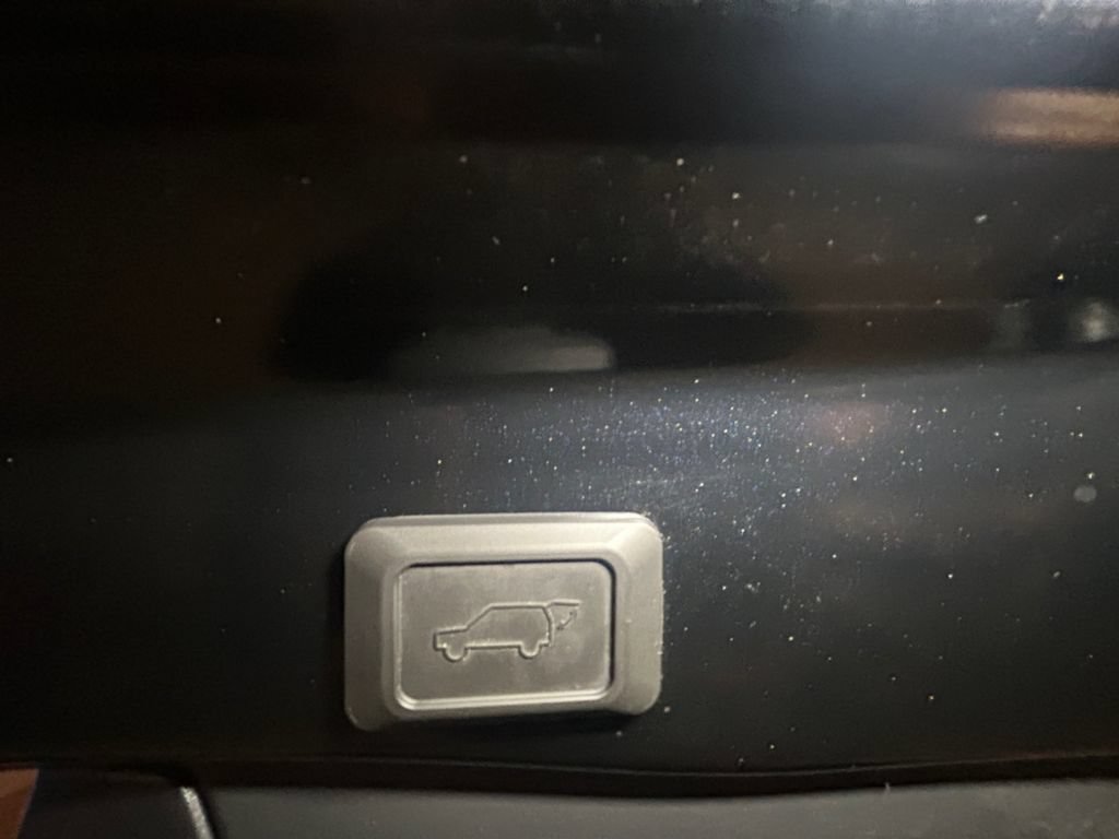Used 2022 Toyota RAV4 XLE Premium AWD/4WD image 21