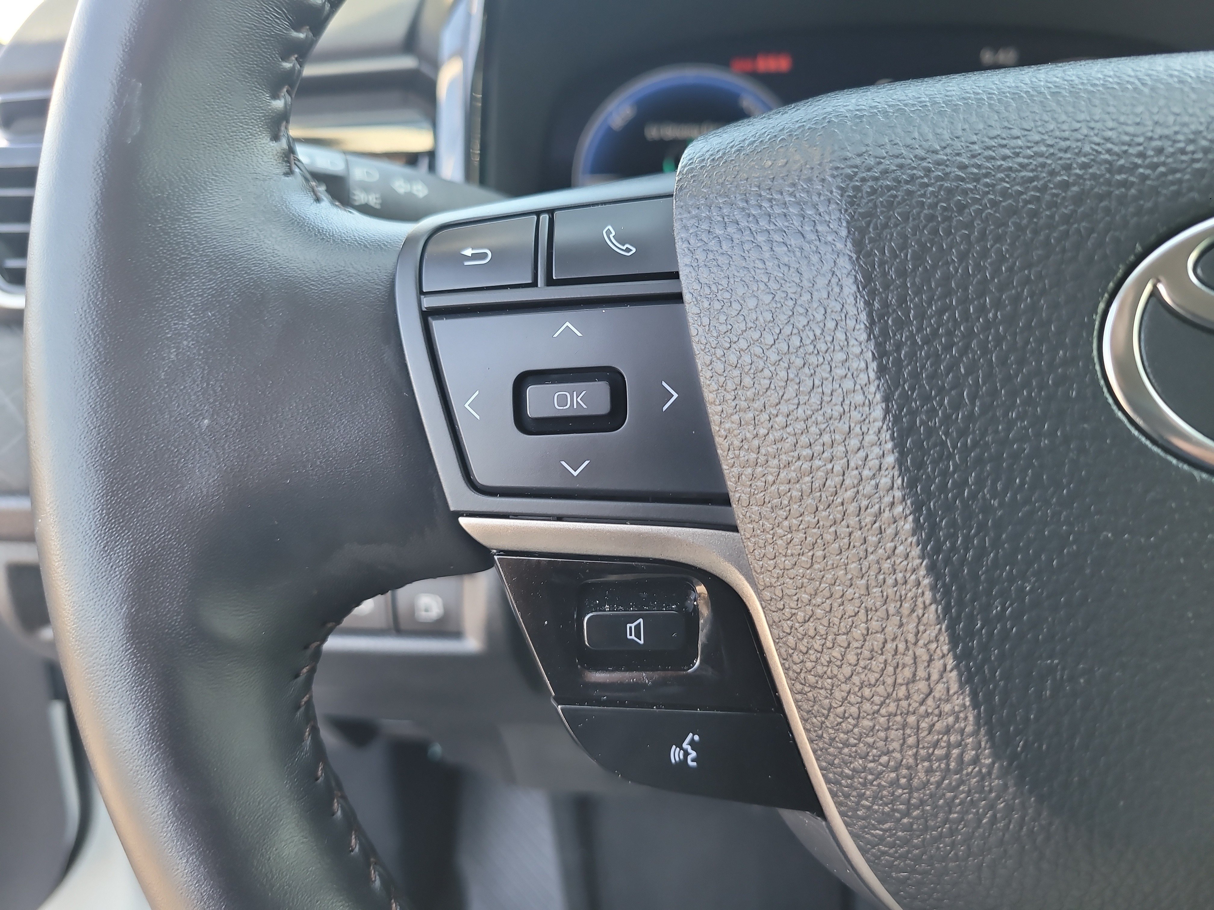 Used 2025 Toyota Camry XLE FWD image 27