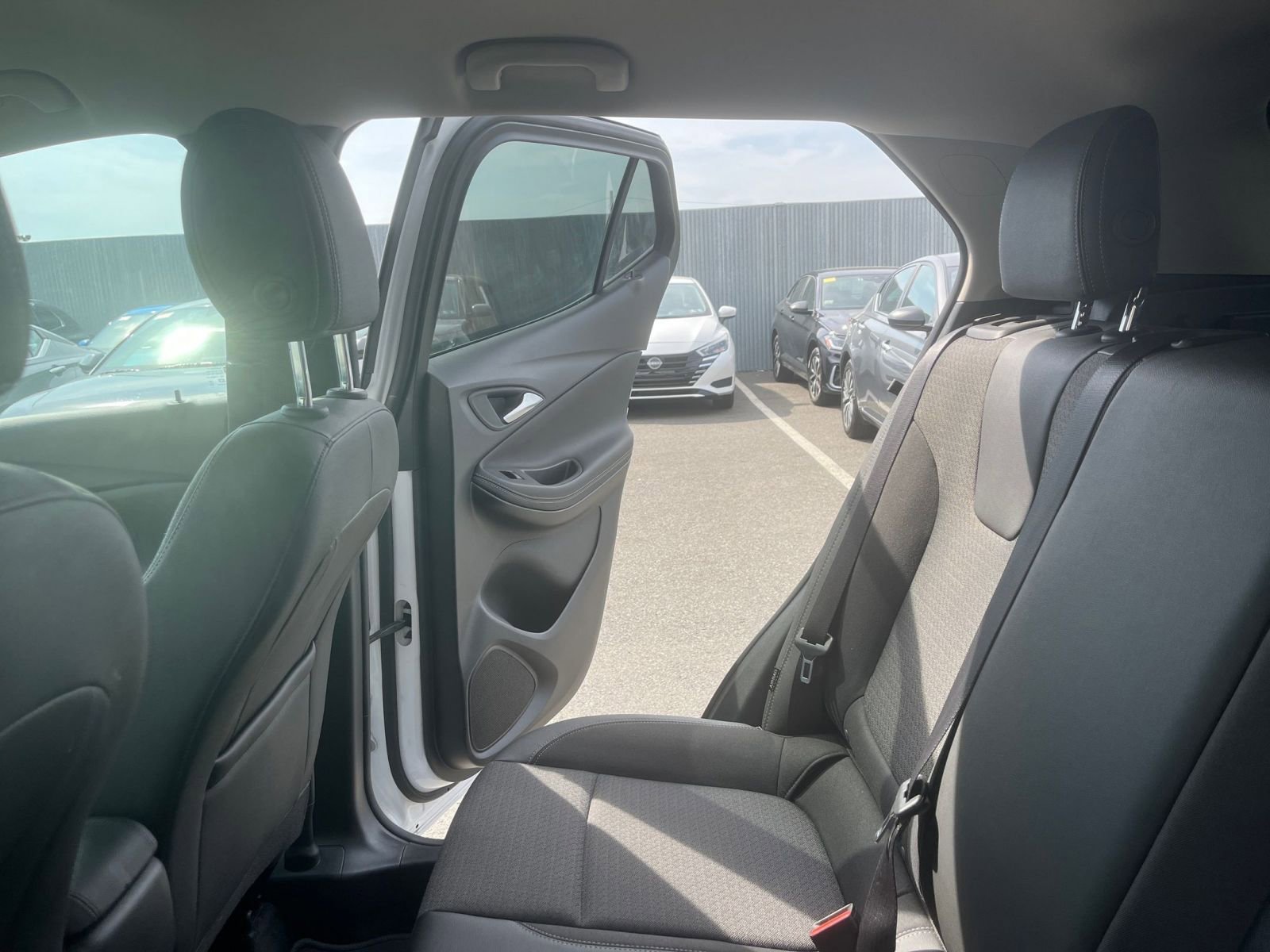 Used 2025 Buick Encore GX Preferred AWD/4WD image 39