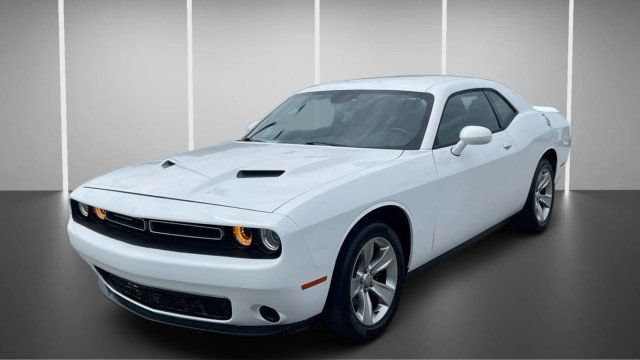 Used 2021 Dodge Challenger SXT RWD image 6