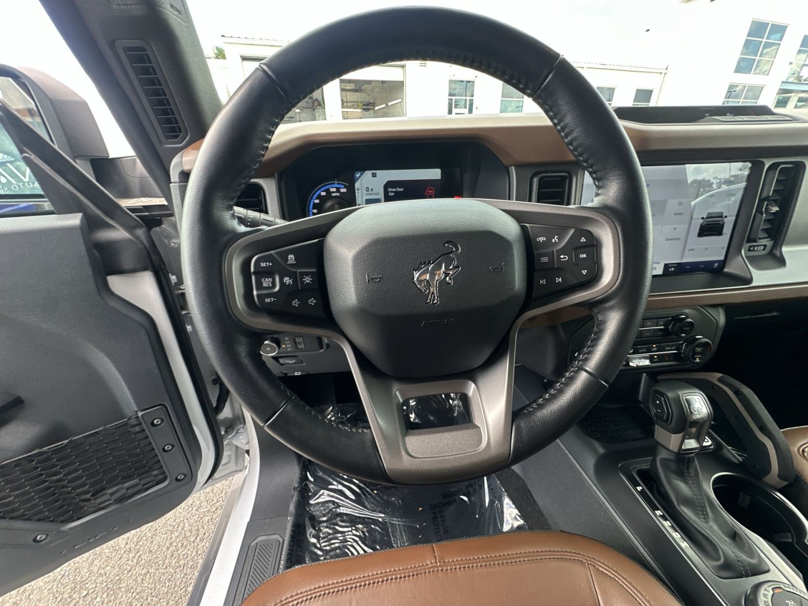 Used 2024 Ford Bronco Outer Banks AWD/4WD image 32