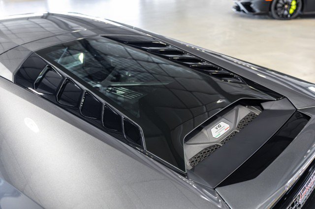 Used 2021 Lamborghini Huracan EVO RWD image 16