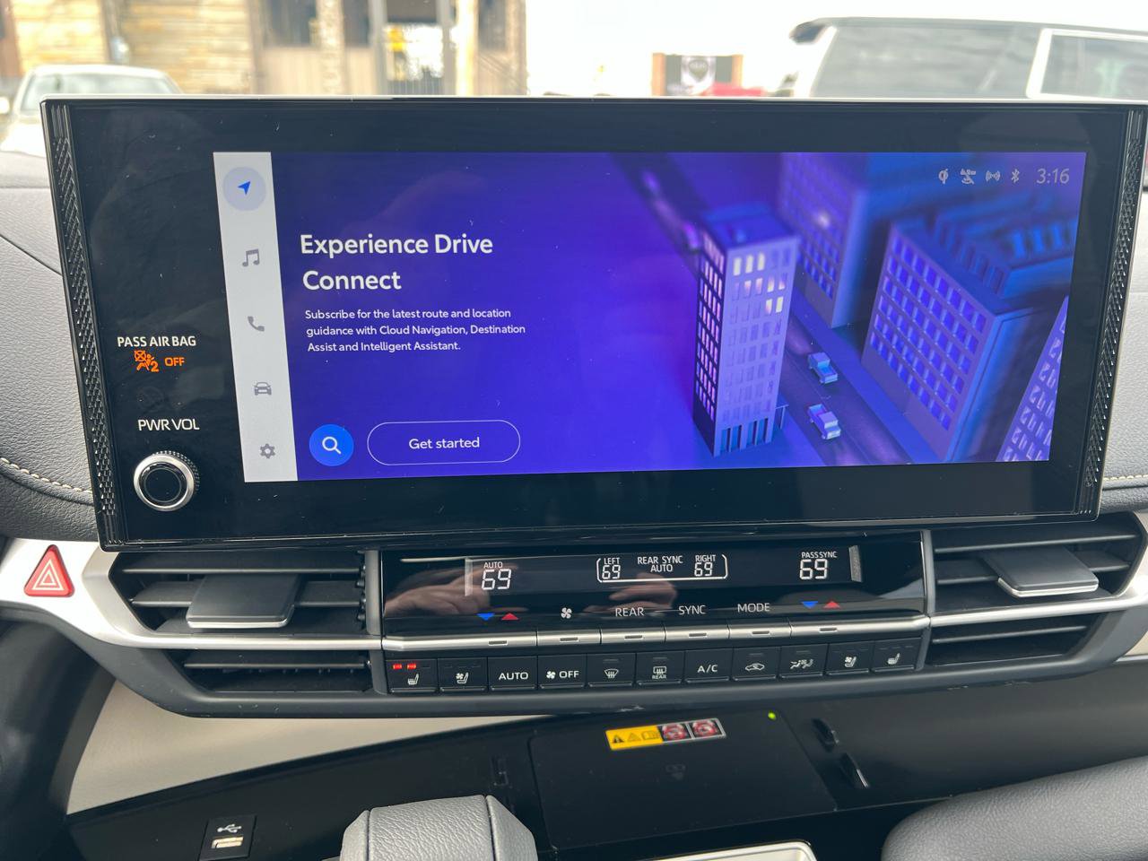 Used 2025 Toyota Sienna Platinum image 26