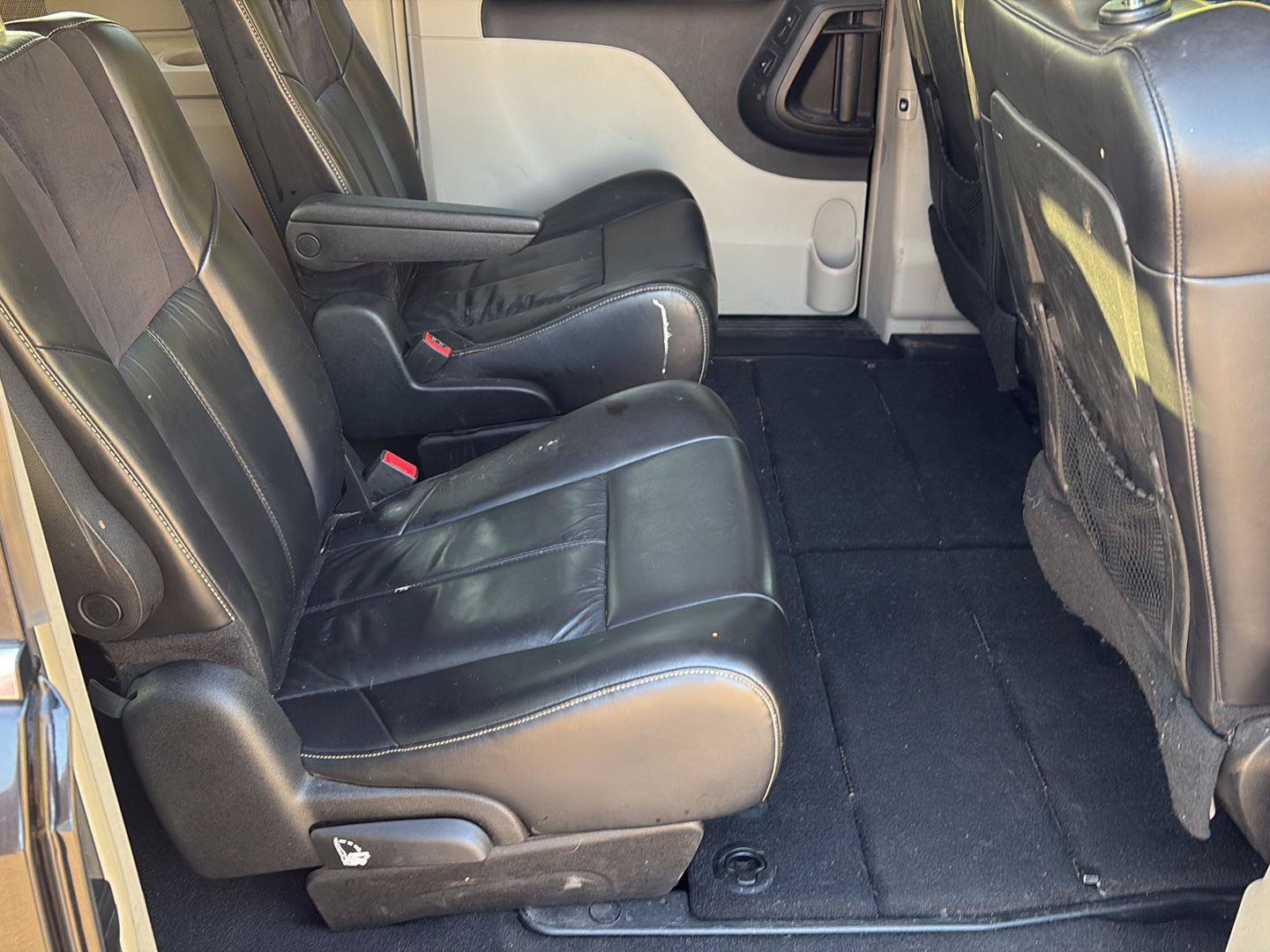 Used 2015 Chrysler Town & Country Limited Platinum w/ Trailer Tow Group FWD image 6