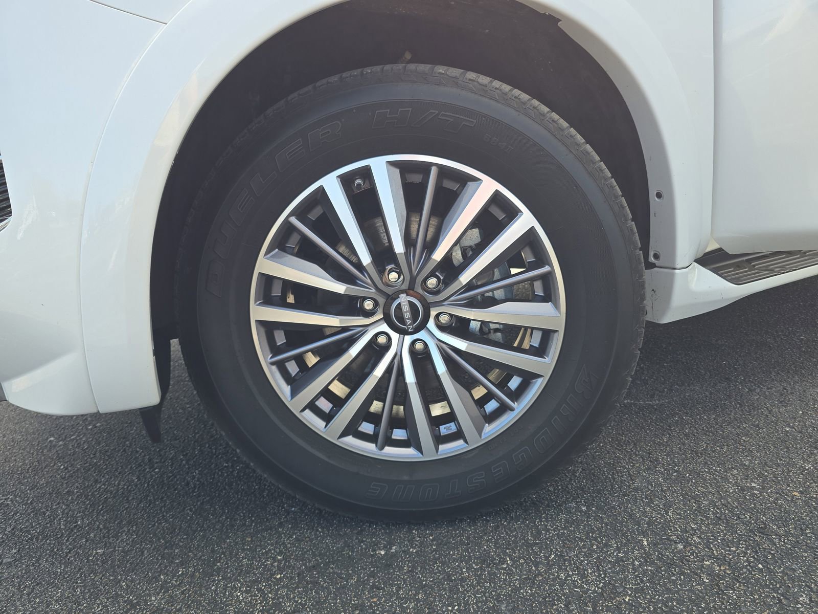 Used 2023 Nissan Armada SL w/ Captain's Chairs Package image 30