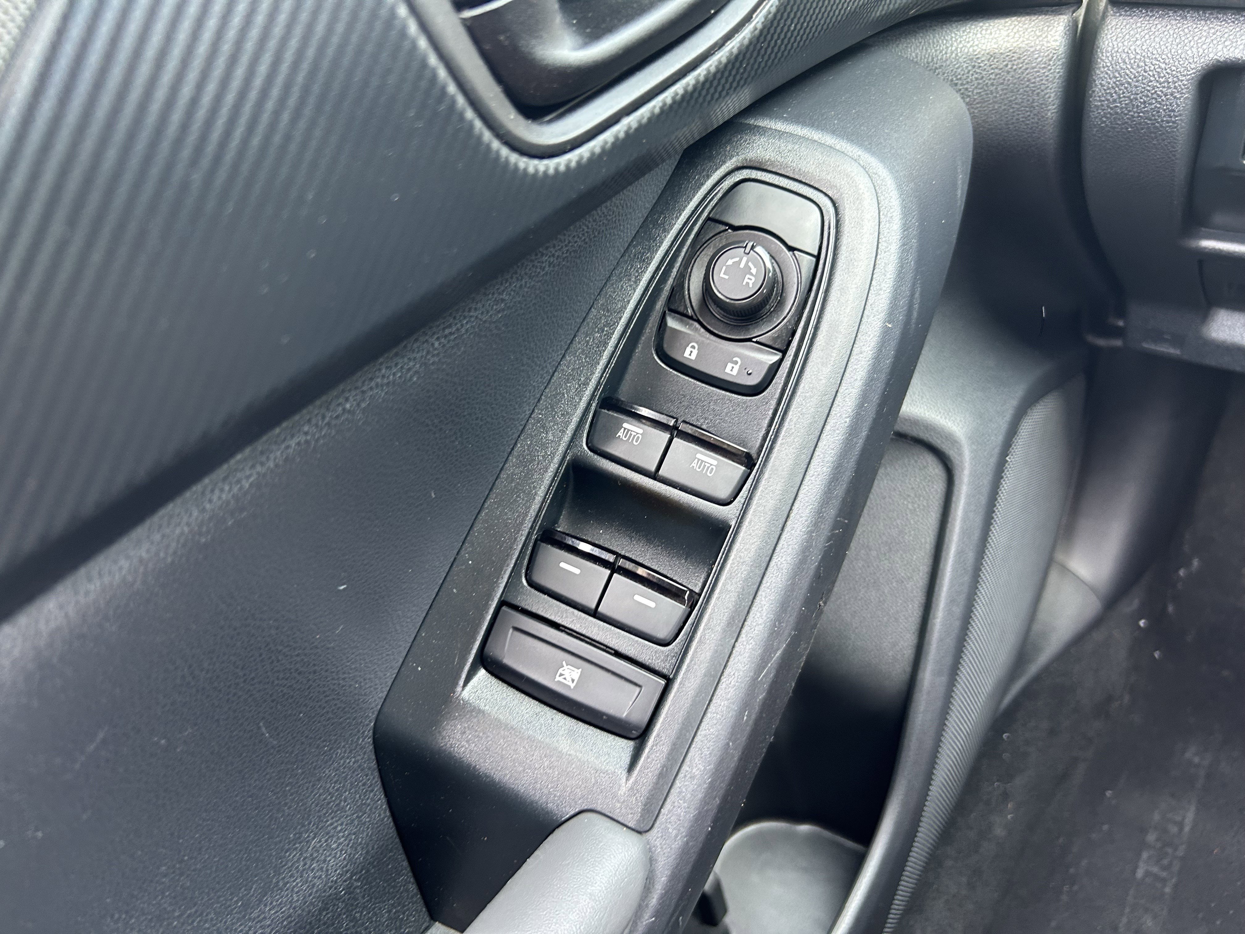 Used 2024 Subaru Crosstrek 2.0i AWD/4WD image 18