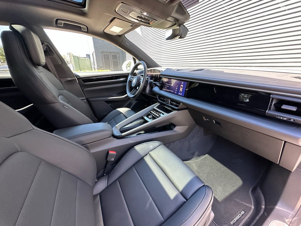 Used 2026 Porsche Macan Electric RWD image 40