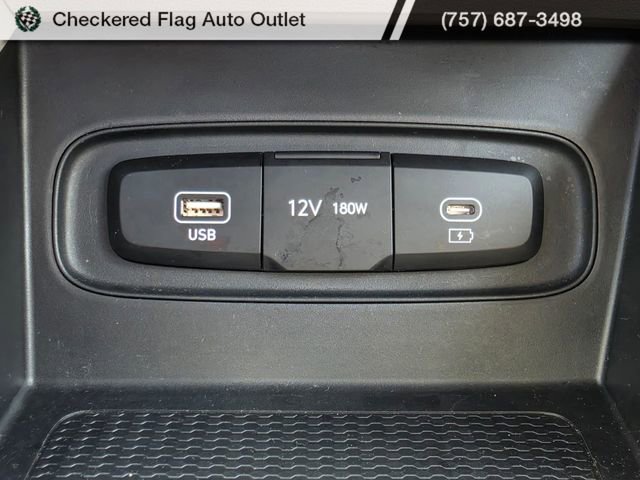 Used 2023 Hyundai Venue SEL image 19