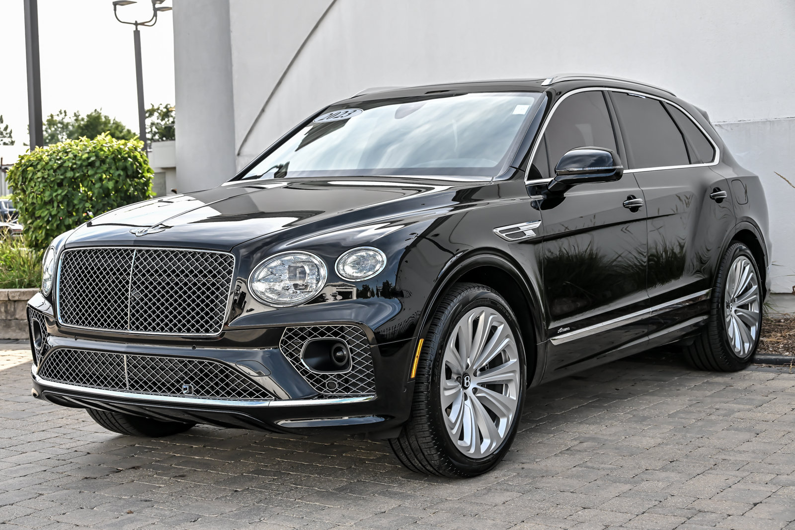 Certified 2023 Bentley Bentayga Plug-In Hybrid AWD/4WD image 5