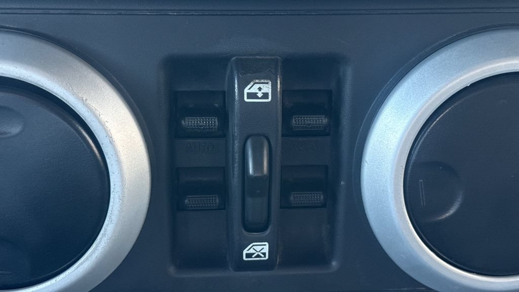 Used 2010 Jeep Wrangler Unlimited Sahara AWD/4WD image 30