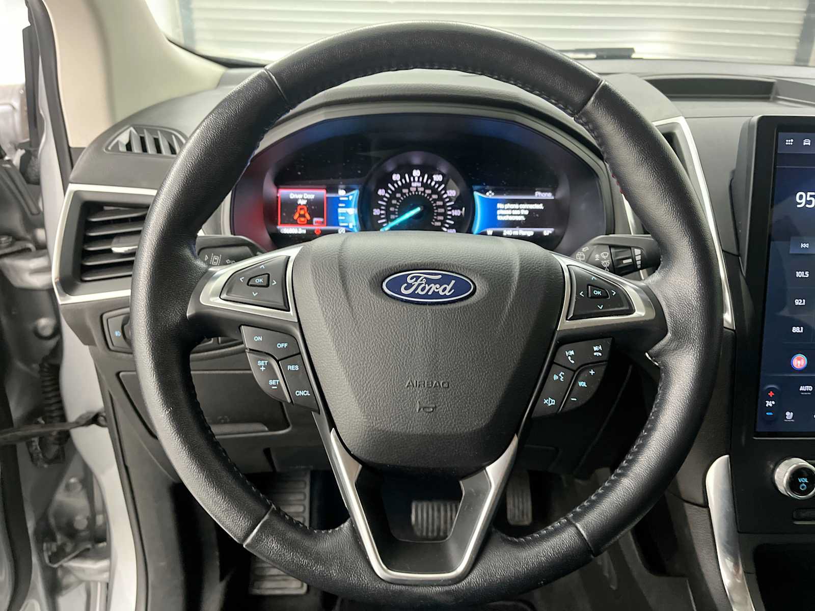 Used 2022 Ford Edge Titanium AWD/4WD image 17