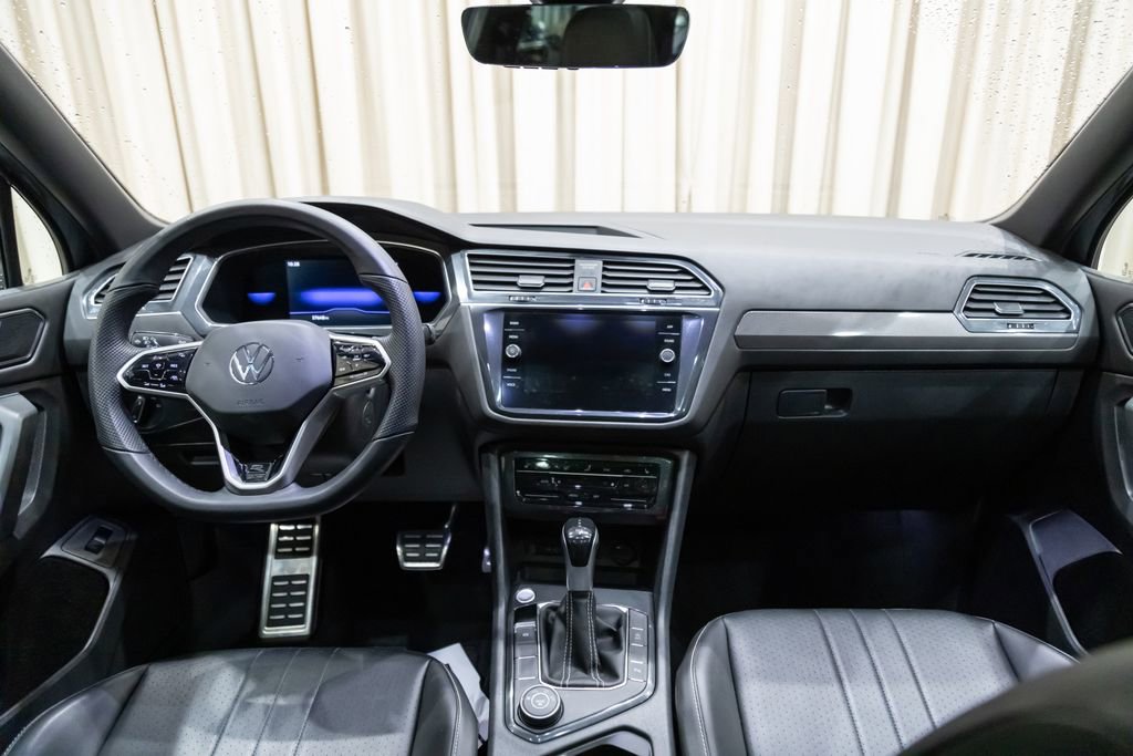 Used 2022 Volkswagen Tiguan SE R-Line AWD/4WD image 14