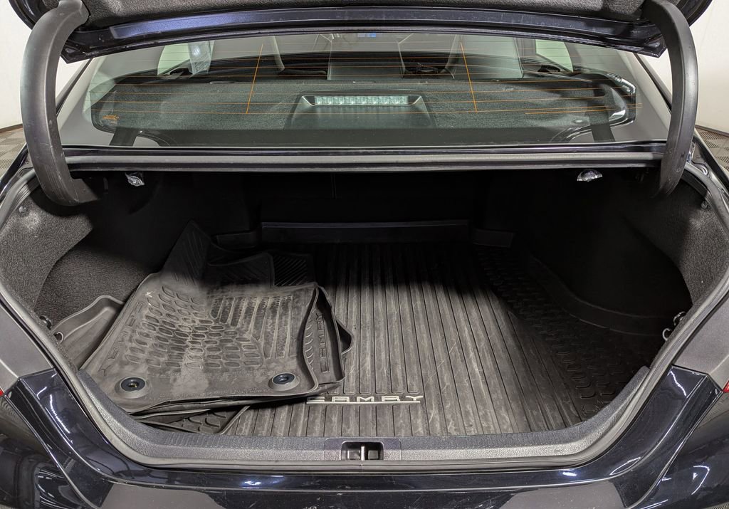 Used 2023 Toyota Camry SE image 39