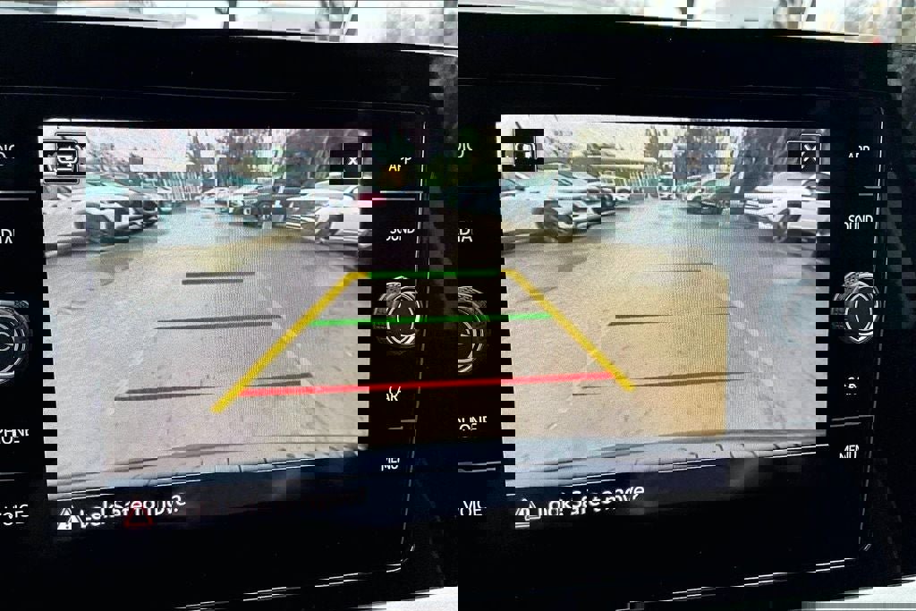 Certified 2025 Volkswagen Taos SE w/ Panoramic Sunroof Package image 24