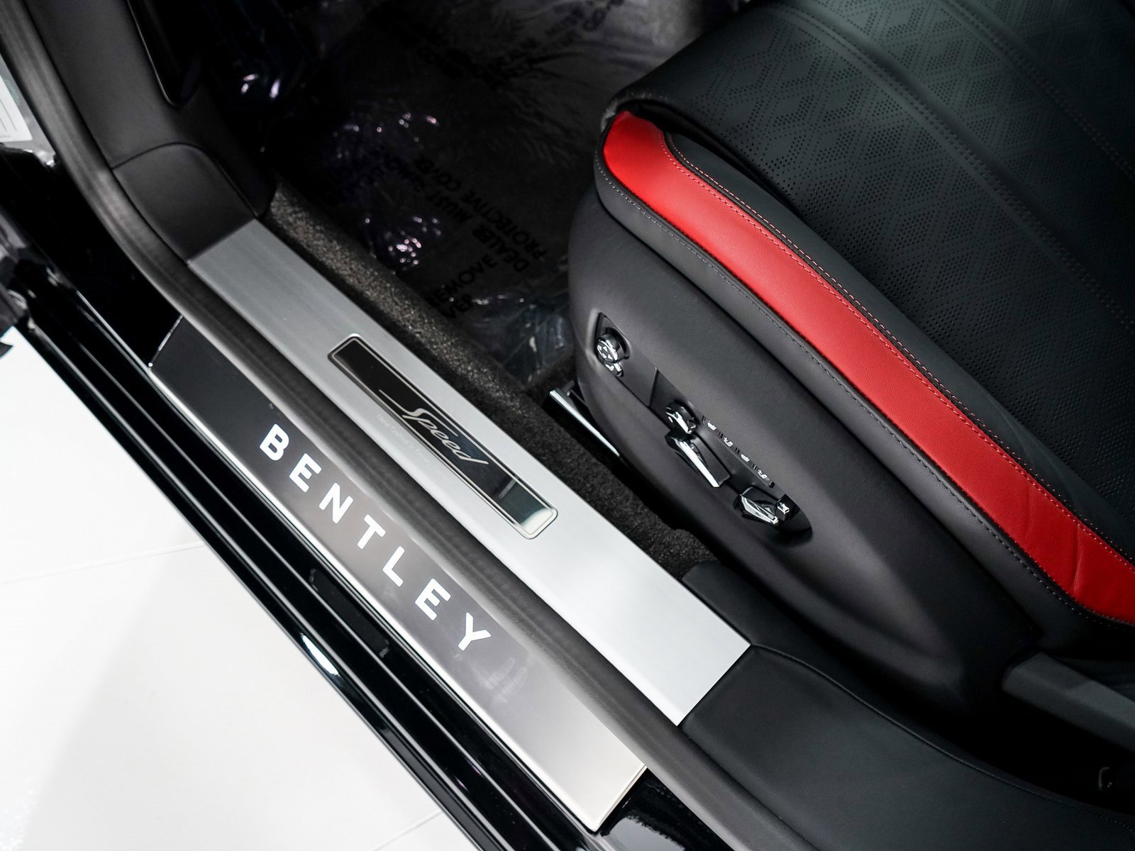 Certified 2025 Bentley Flying Spur Plug-In Hybrid image 12