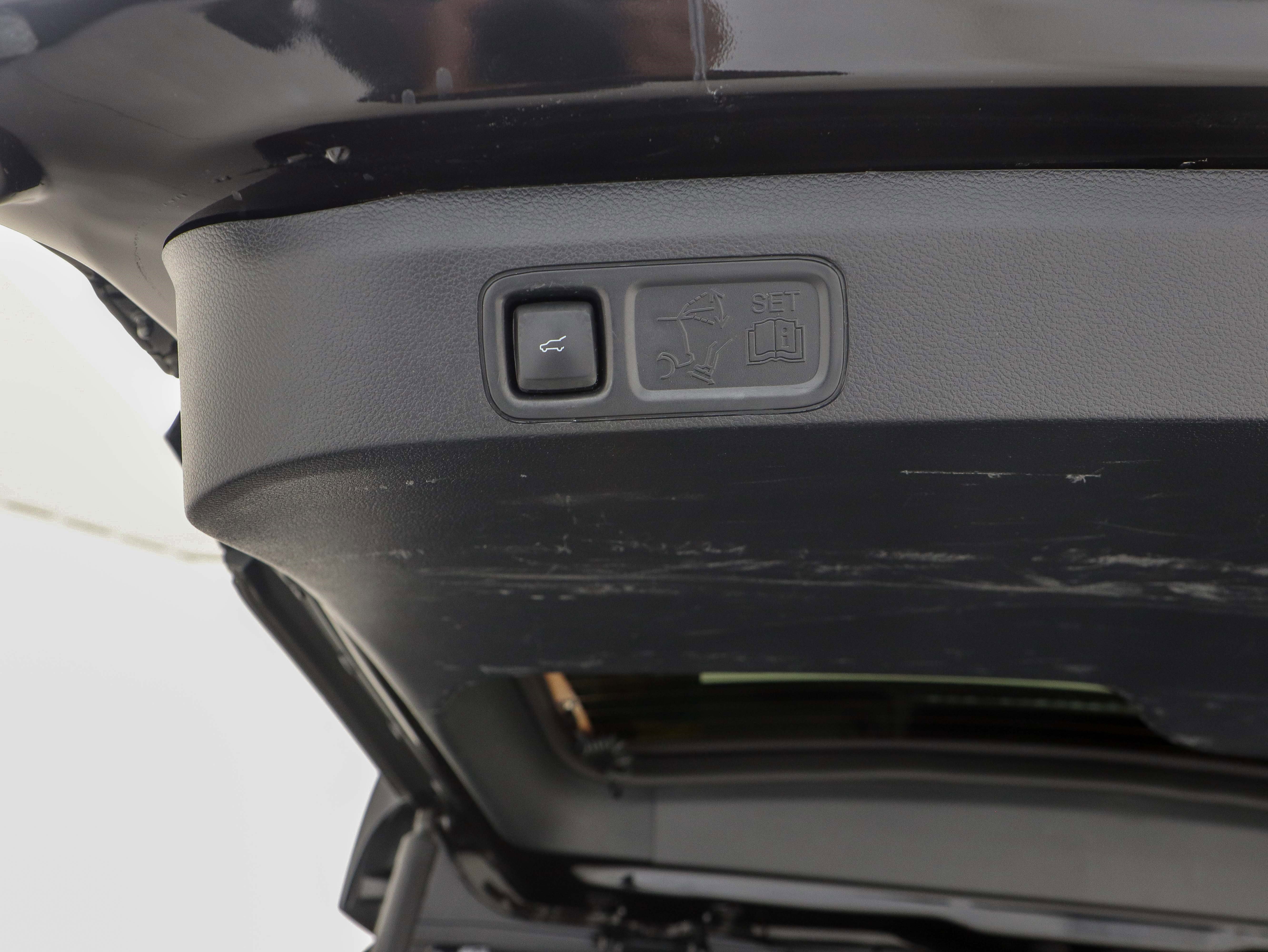 Used 2023 Ford Expedition Limited image 12