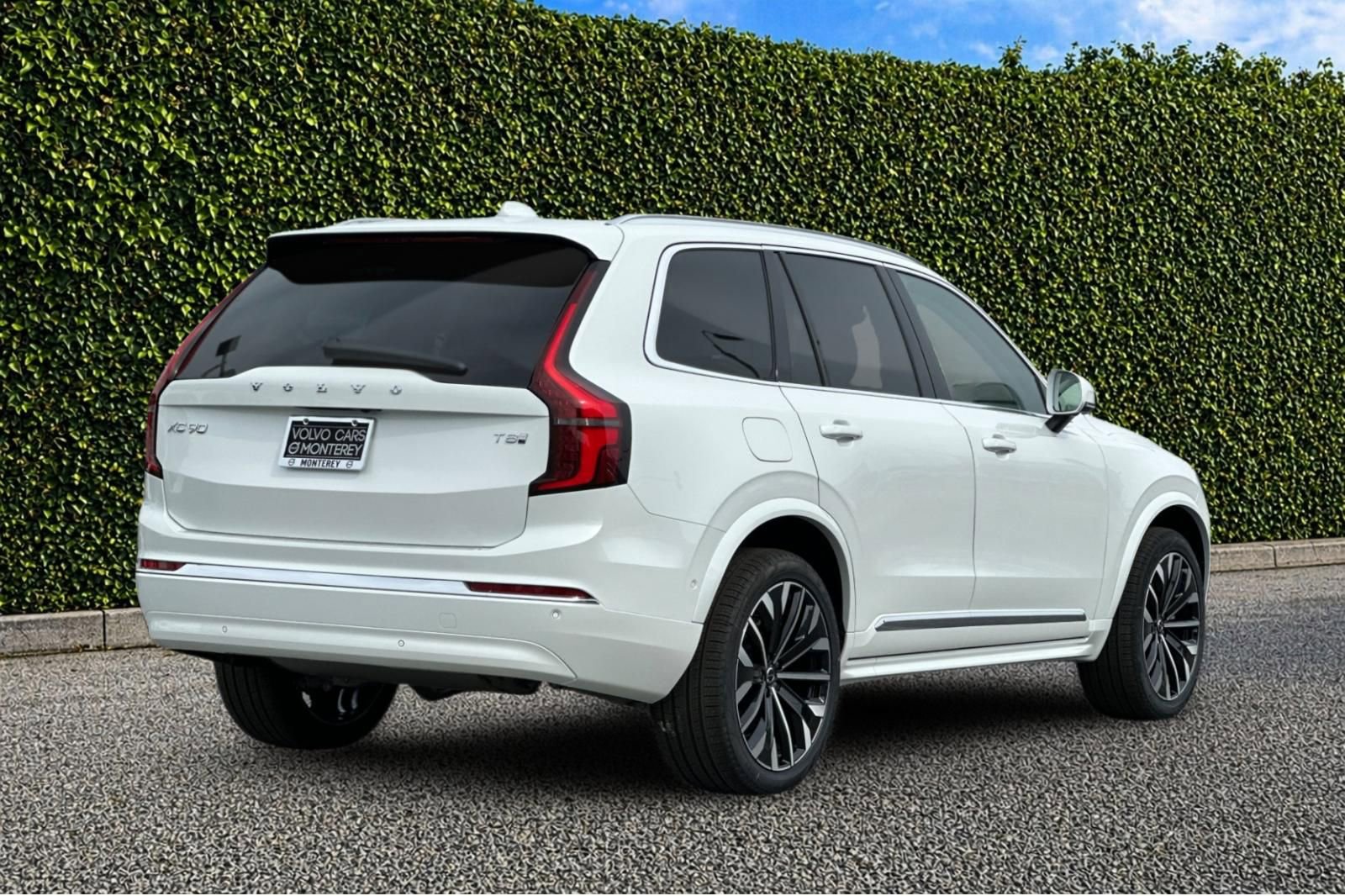 New 2025 Volvo XC90 T8 Plus w/ Protection Package Premier AWD/4WD image 6