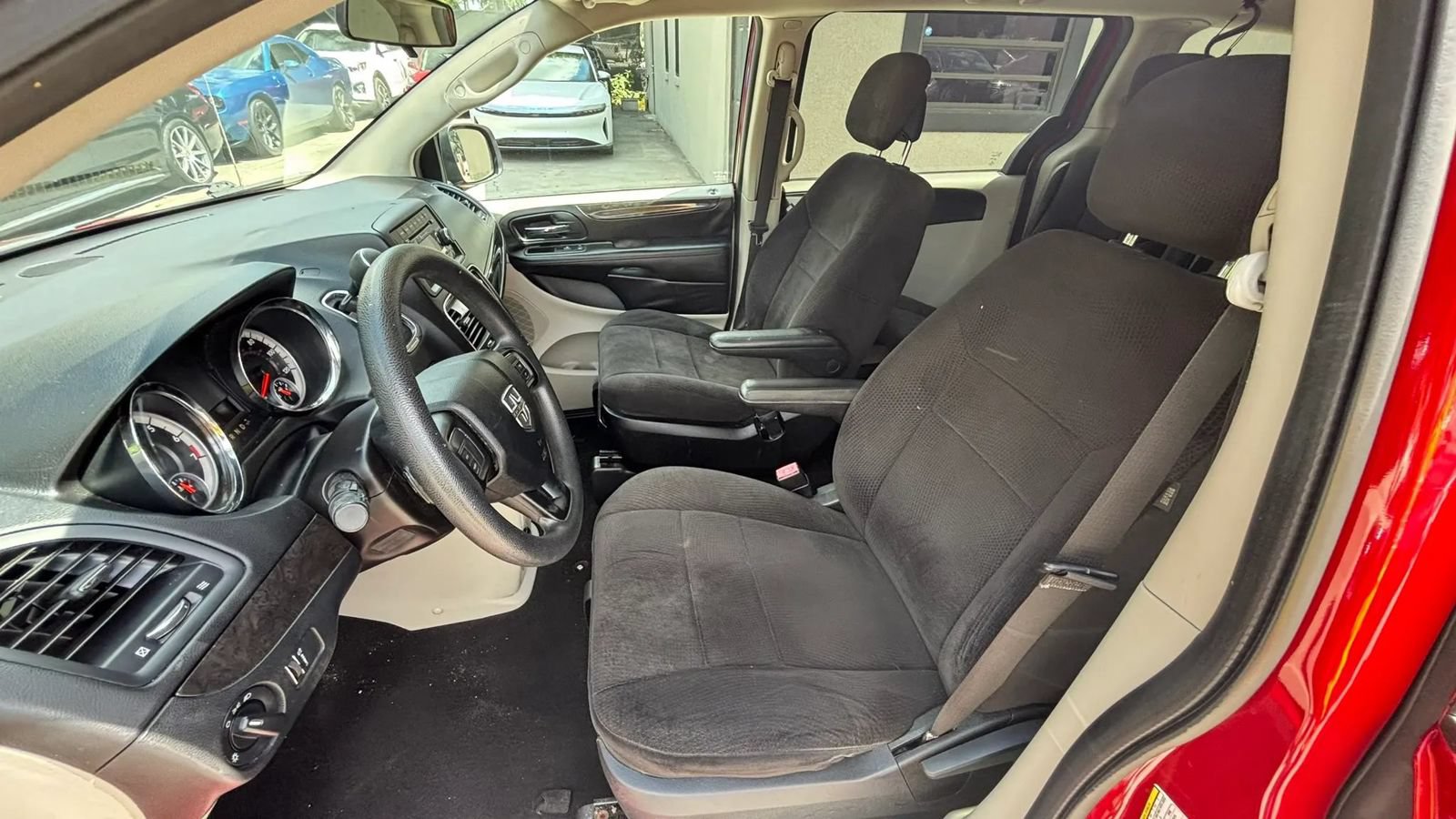 Used 2013 Dodge Grand Caravan SXT FWD image 9