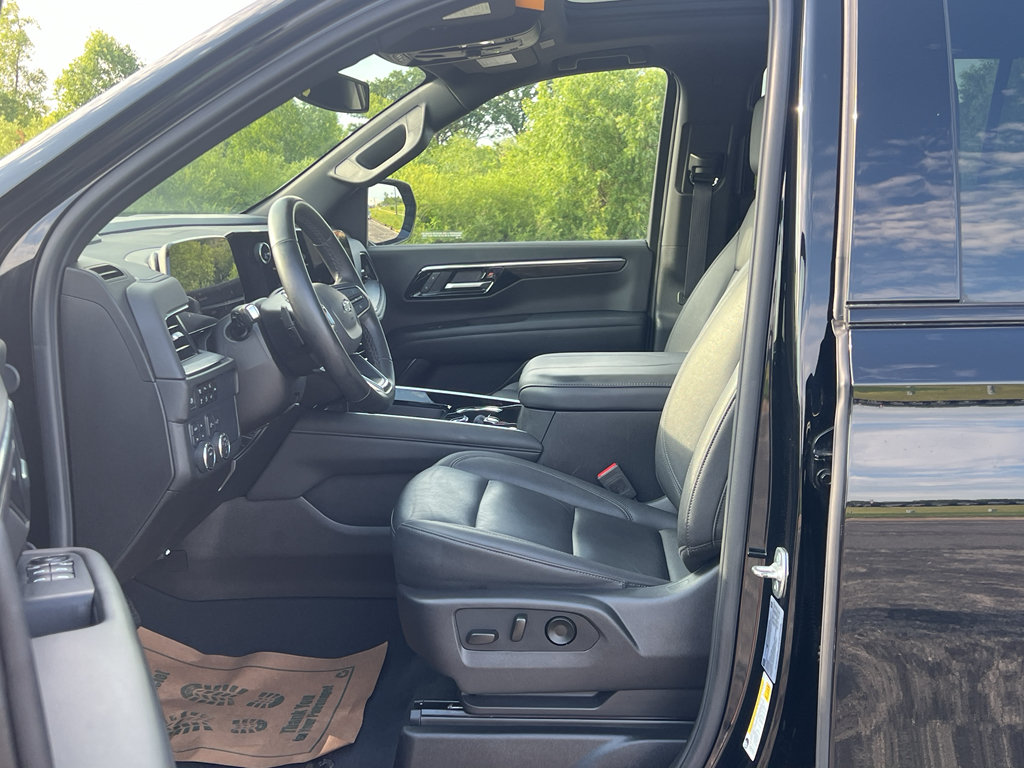 Used 2025 Chevrolet Tahoe Z71 w/ Comfort Package AWD/4WD image 14