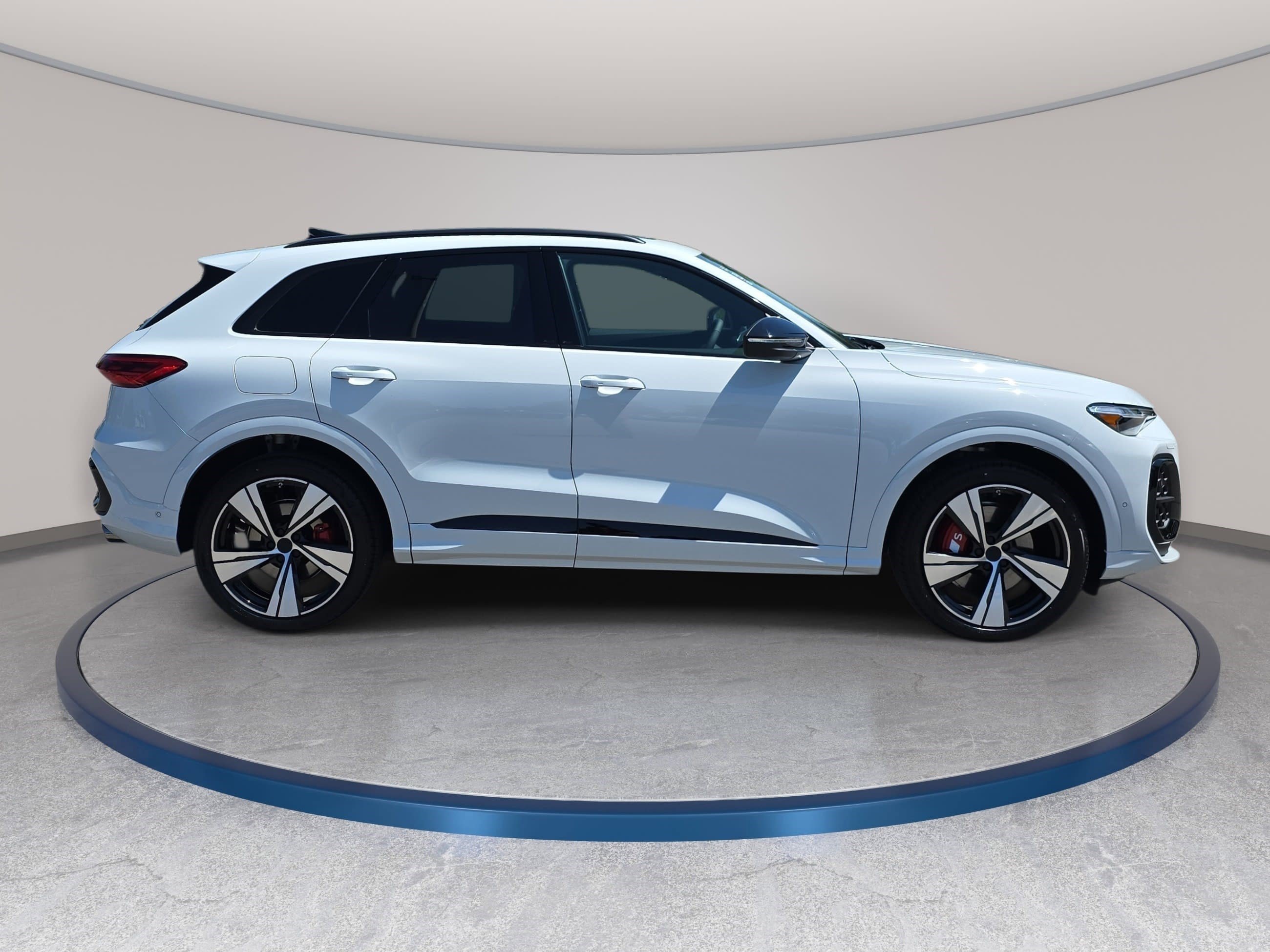 New 2026 Audi SQ5 Premium Plus AWD/4WD image 4
