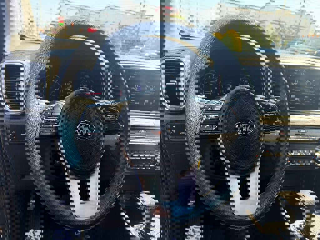 Used 2022 Kia Sportage LX image 11